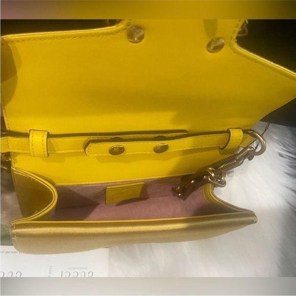 Gucci Broadway Pearly Bee Shoulder Bag
Crystal Embellished Satin - Picture 12 of 14